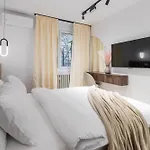 Ultra-Modern Luxury Apartment - Spacious & Elegant