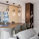 Ultra-Modern Luxury Apartment - Spacious & Elegant