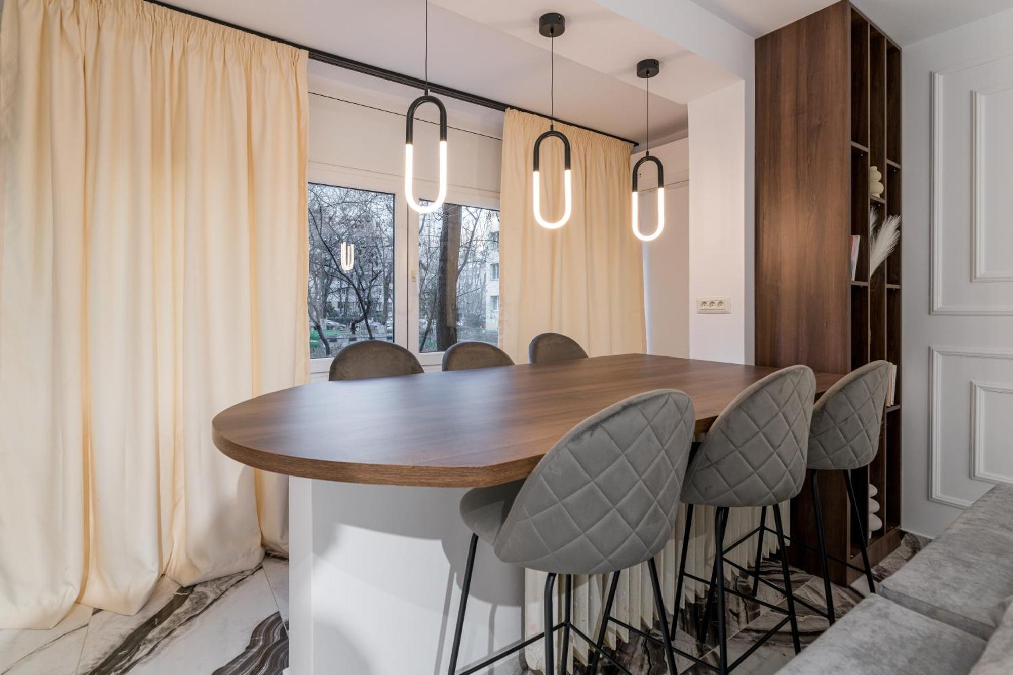 Ultra-modern Luxury - Spacious & Elegant Apartament