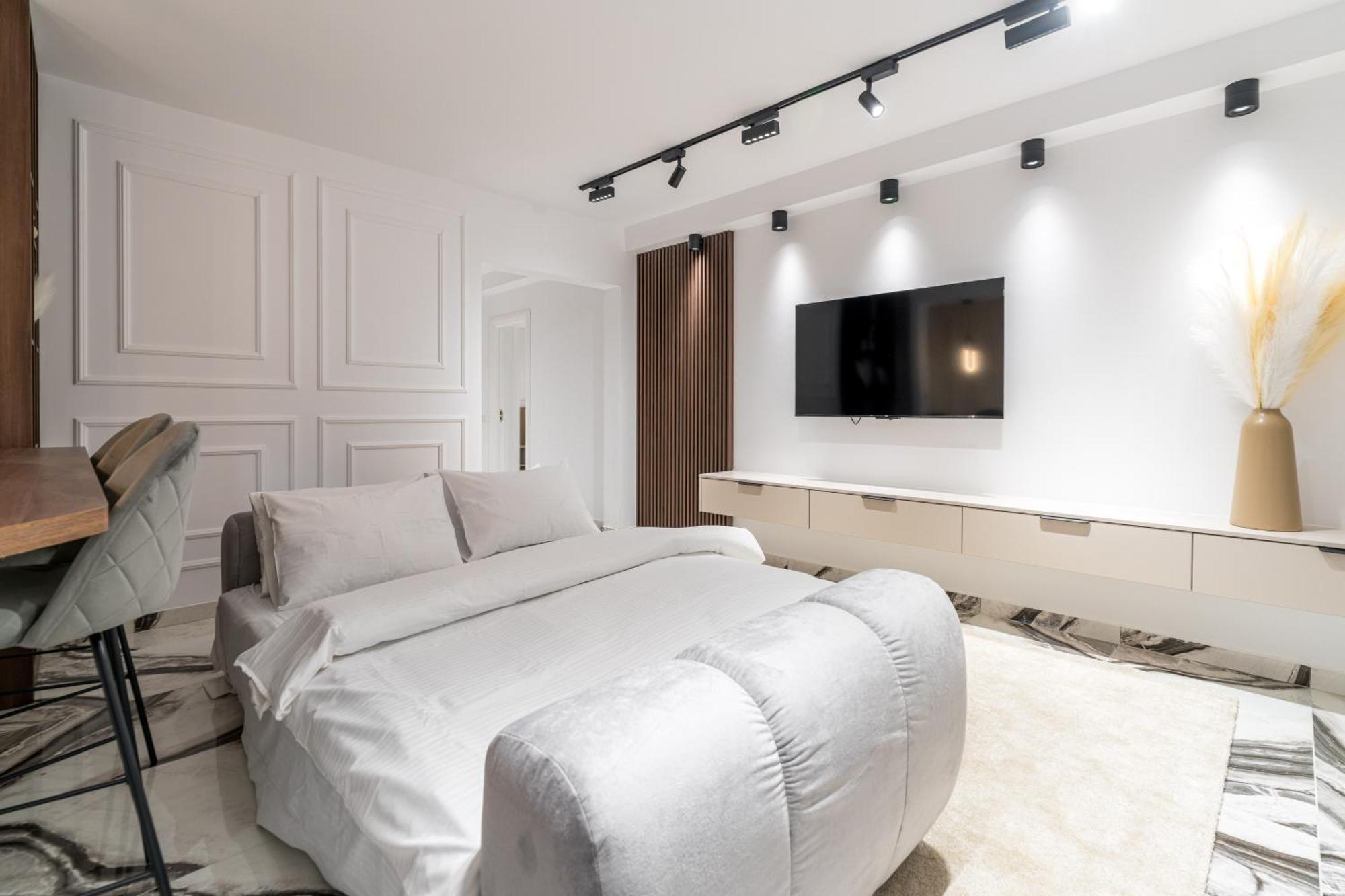 Ultra-modern Luxury - Spacious & Elegant *